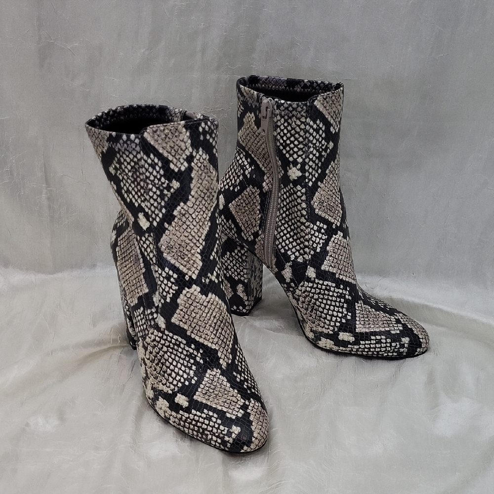 Snake Skin Aldo Aurella Chunky healed ankle boots Women's sz. 7